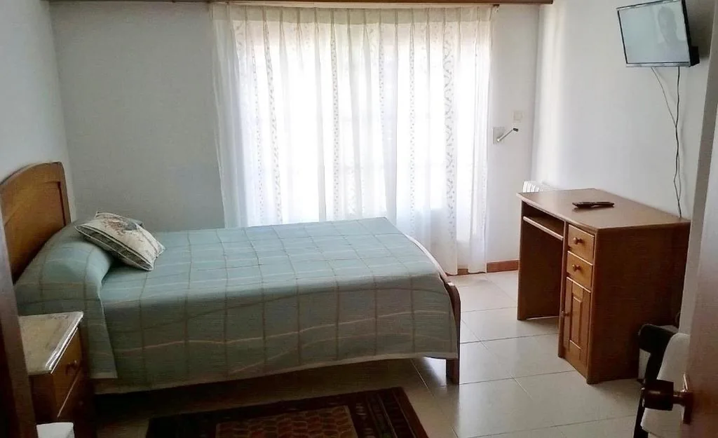 Habitación Doble Económica — Hostal El Cairo