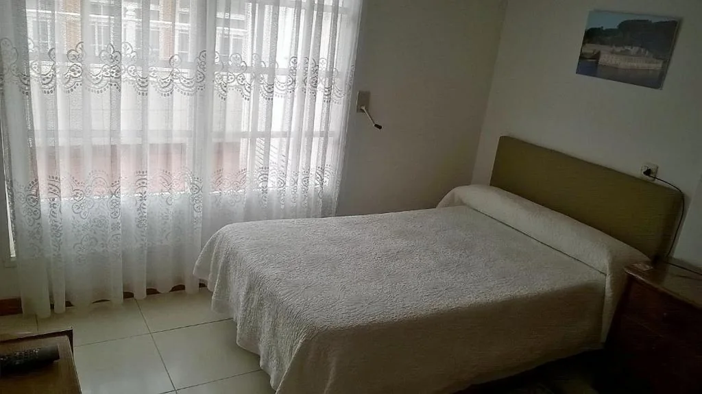 Habitación Individual con baño privado — Hostal El Cairo