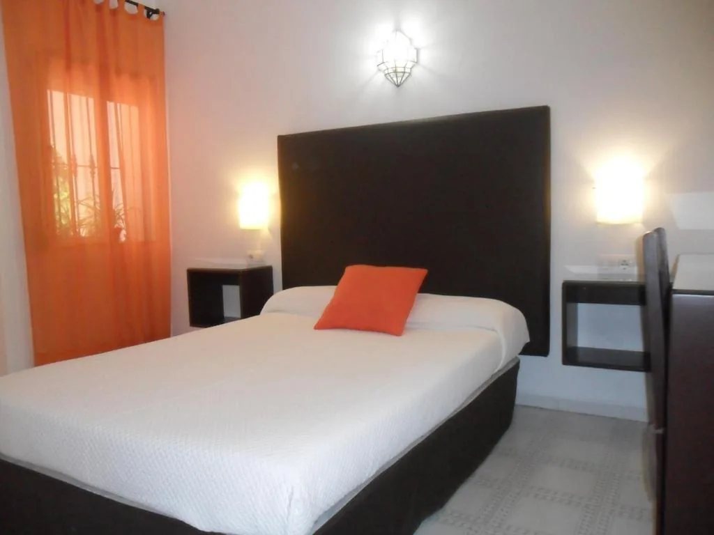 Habitación Doble Pequeña — Hostal El Capi