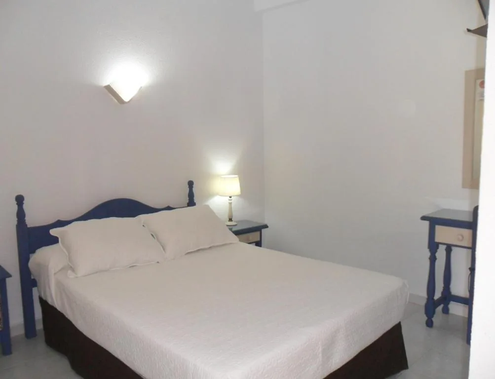 Habitación Doble Pequeña — Hostal El Capi