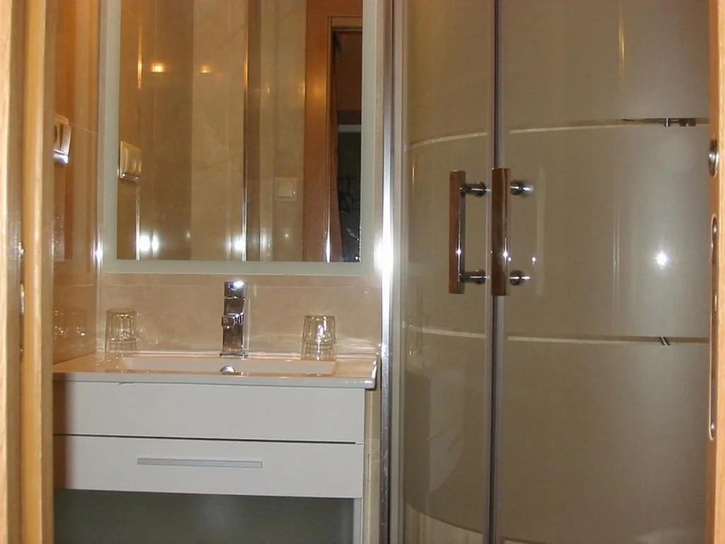Camera singola con bagno privato — Hostal El Carmen