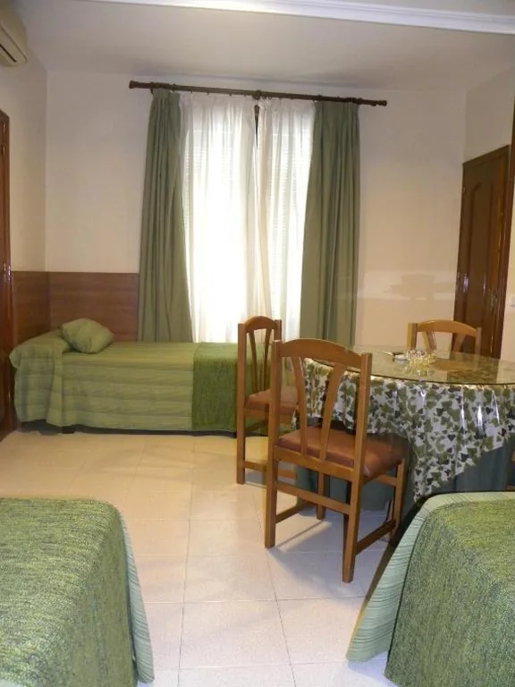 4人用ルーム — Hostal El Catalán