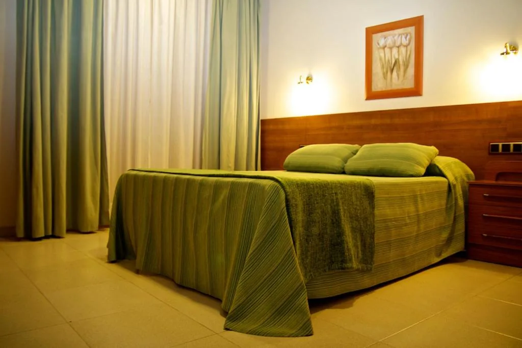 バルコニー付きダブルルーム — Hostal El Catalán
