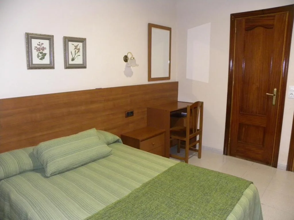 スタンダードダブルルーム — Hostal El Catalán