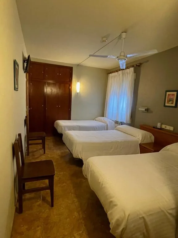 Camera tripla — Hostal El Corzo