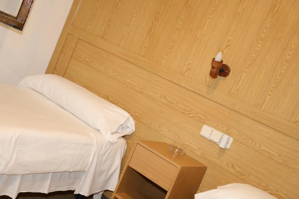 Double Room - 2 Beds — Hostal El Descanso