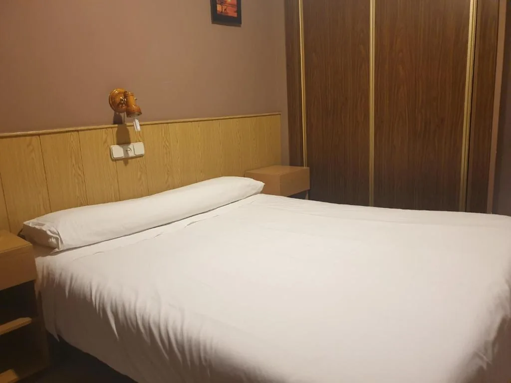 Small Double Room - 1 or 2 Beds — Hostal El Descanso