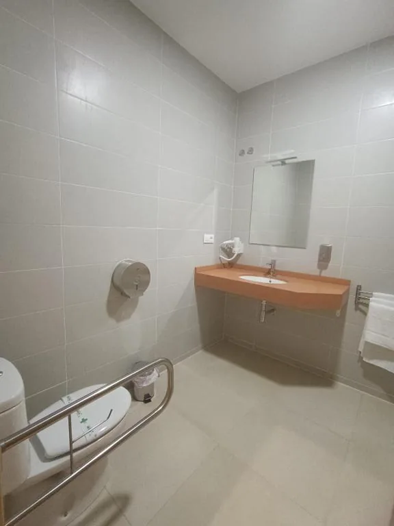 Tweepersoonskamer met eigen badkamer - 2 bedden — Hostal El Encuentro