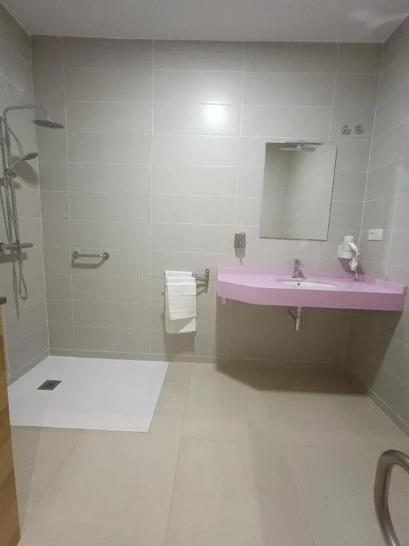 Tweepersoonskamer met eigen badkamer - 2 bedden — Hostal El Encuentro