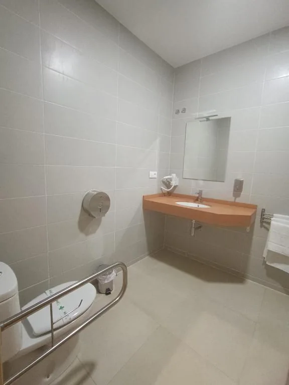 Tweepersoonskamer met eigen badkamer - 2 bedden — Hostal El Encuentro
