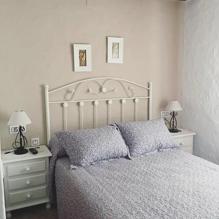 Zimmer mit großem Doppelbett — Hostal El Espinel