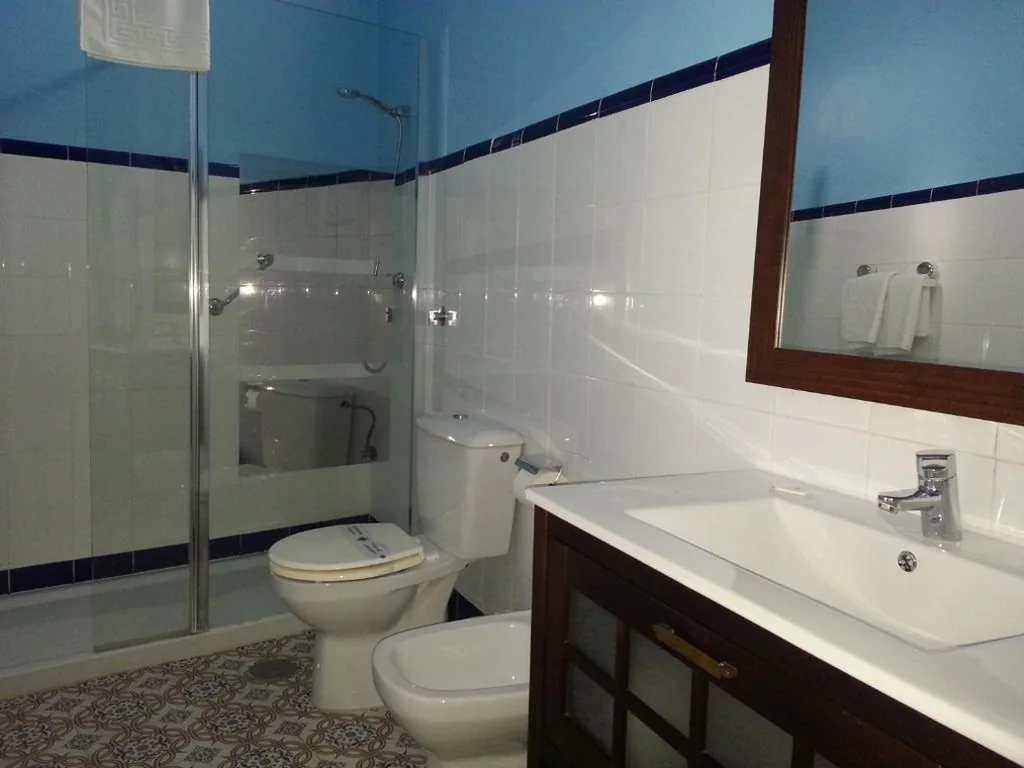 Dreibettzimmer — Hostal El Faro