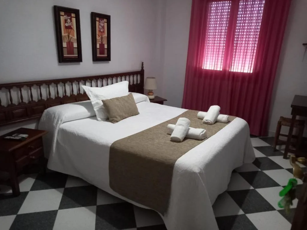 Quarto Familiar com casa de banho privativa — Hostal El Fogon De Felisa