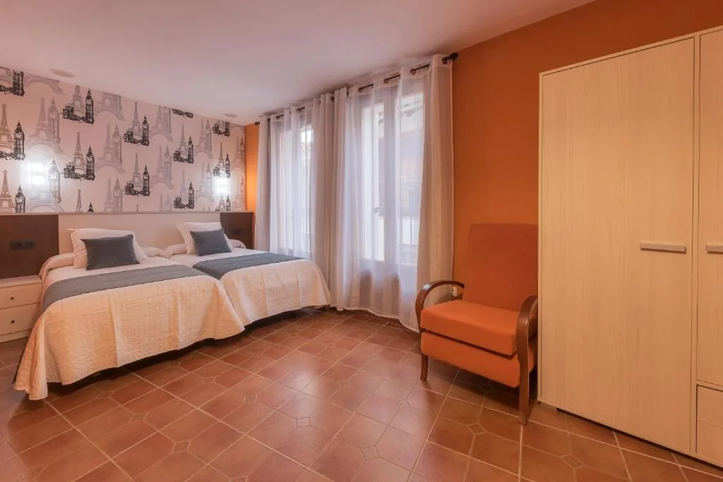 Standard-Doppelzimmer — Hostal EL GRIEL NO DISPONEMOS DE RECEPCIÓN FÍSICA