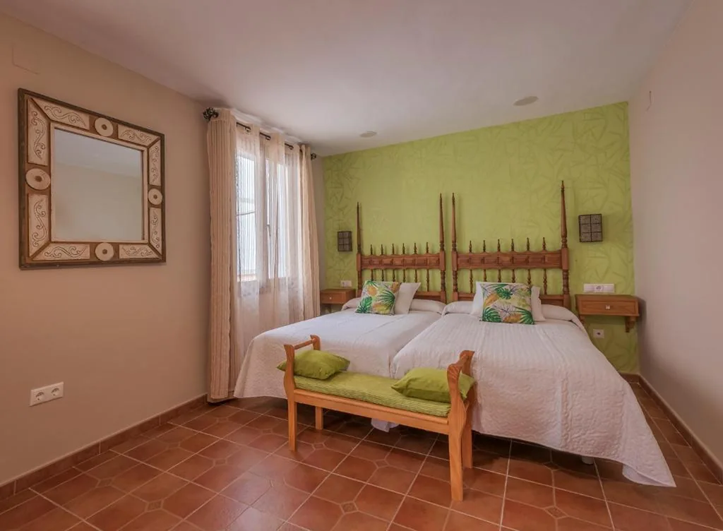 Familienzimmer — Hostal EL GRIEL NO DISPONEMOS DE RECEPCIÓN FÍSICA