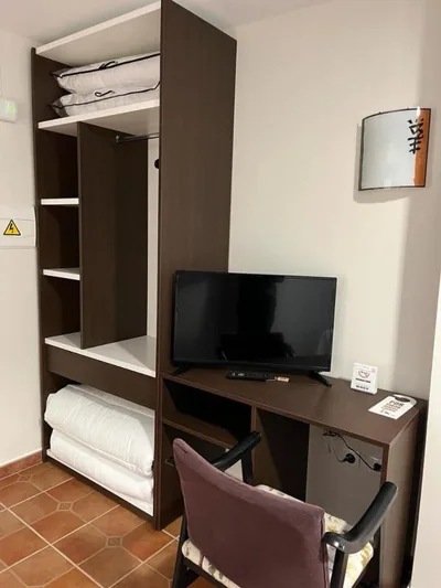 Hostal EL GRIEL NO DISPONEMOS DE RECEPCIÓN FÍSICA — Foto 8