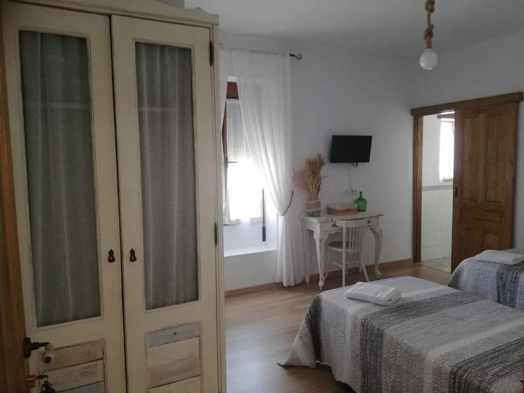 Camera doppia con bagno privato — Hostal el lugar de la Mancha