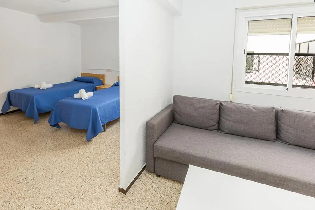 Habitación Doble con salón sin terraza — Hostal El Mercat