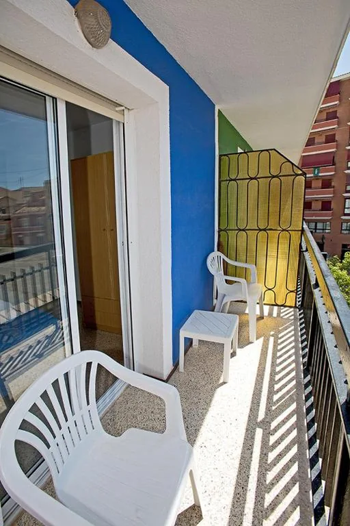Habitación Doble con terraza — Hostal El Mercat