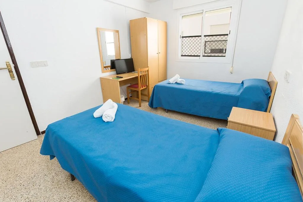 Habitación Doble (sin terraza) — Hostal El Mercat