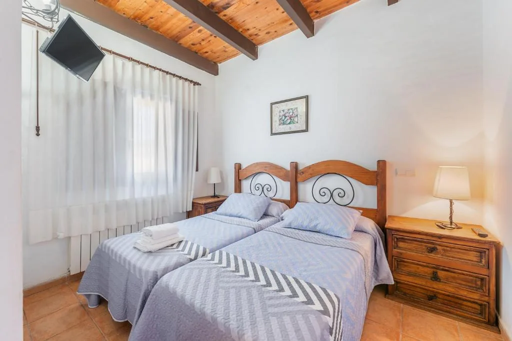Habitación Doble - 2 camas dobles — HOSTAL EL MOLINO