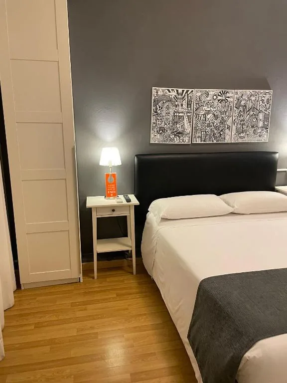 Camera singola Standard con doccia — Hostal El Ninot