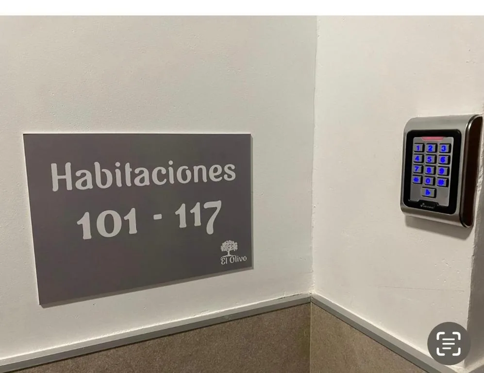 Habitación Doble con baño privado - 2 camas — Hostal el Olivo
