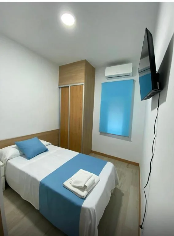 Habitación Individual con baño privado — Hostal el Olivo