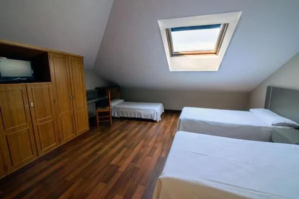 Dreibettzimmer — Hostal El Palacio