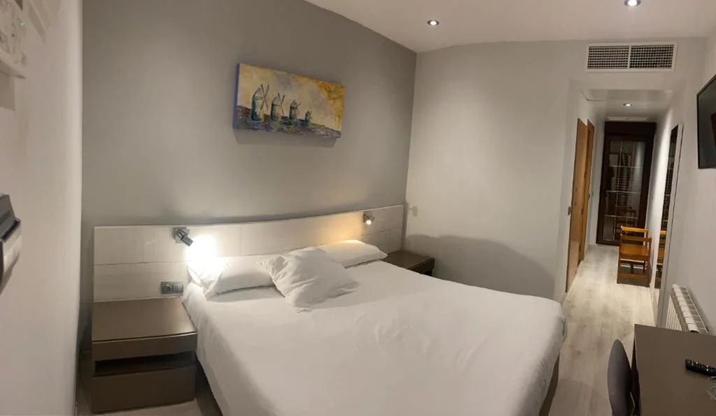 Double Room with Double Bed — Hostal El Palomar