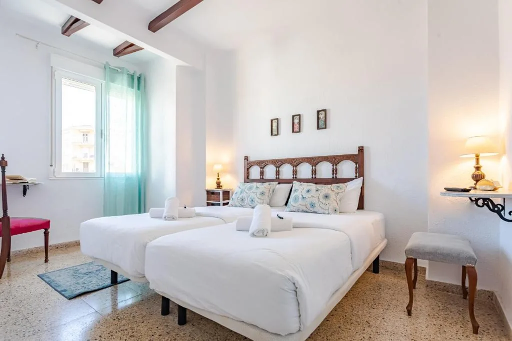 Quarto Duplo com casa de banho privativa - 1 ou 2 camas — Hostal El Perelló, Valencia