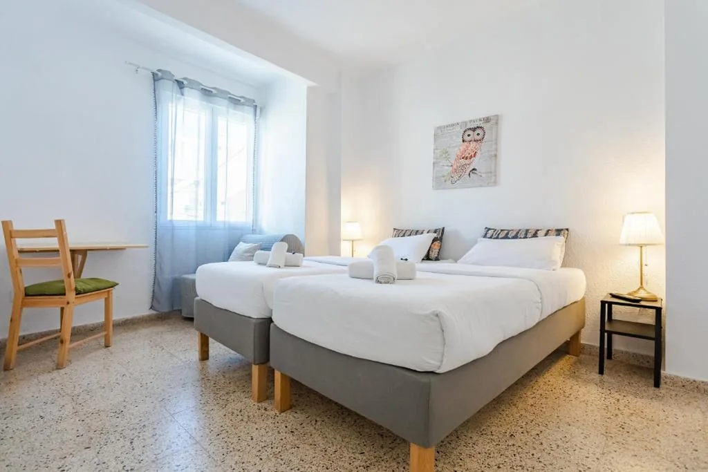 Quarto Duplo com casa de banho privativa - 1 ou 2 camas — Hostal El Perelló, Valencia