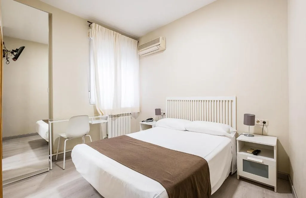 Doppelzimmer – 1 oder 2 Betten — Hostal El Pilar