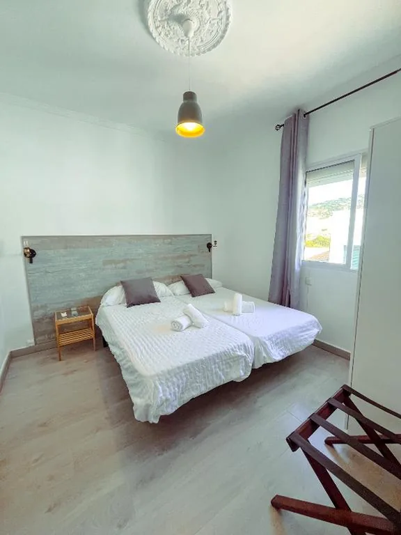 Habitación Doble - 2 camas — Hostal El Pinar