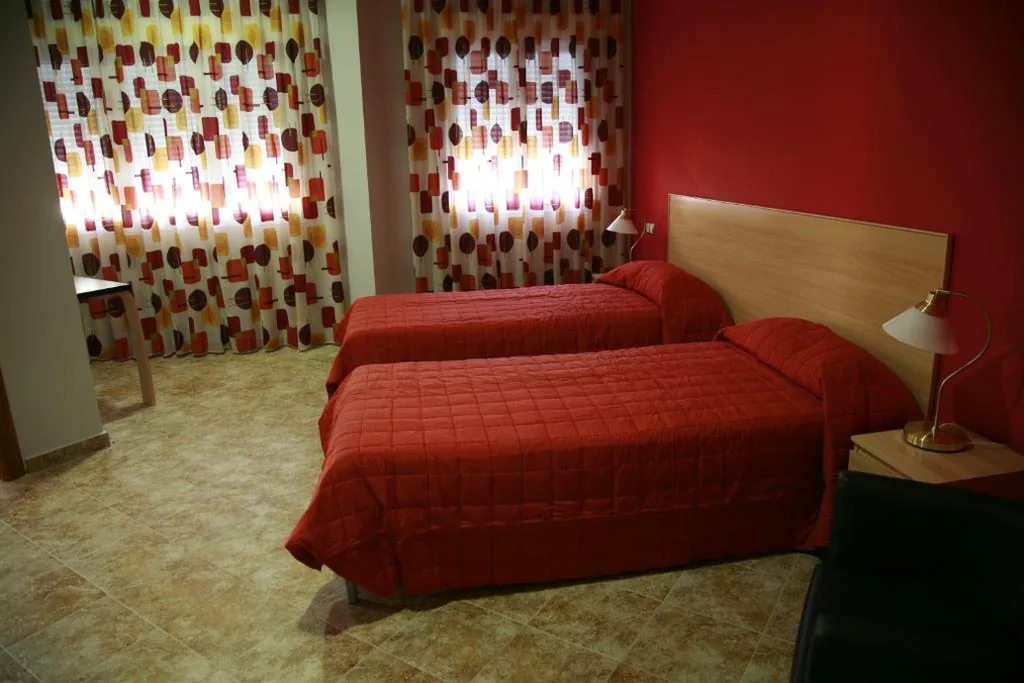 Zweibettzimmer mit eigenem Bad — HOSTAL EL POLIGONO