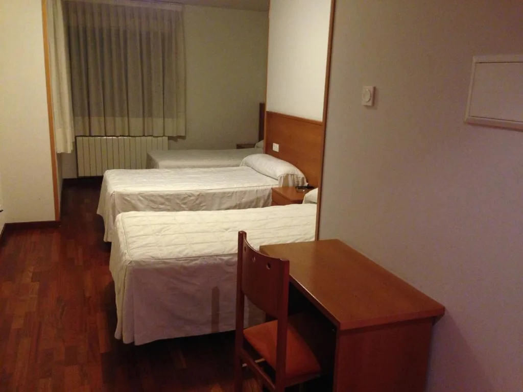 Habitación Triple — Hostal El Poligono