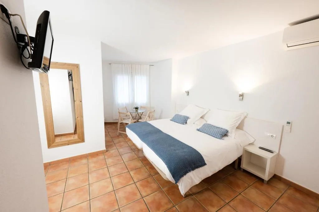 Habitación Cuádruple con baño privado — Hostal el Ranxo