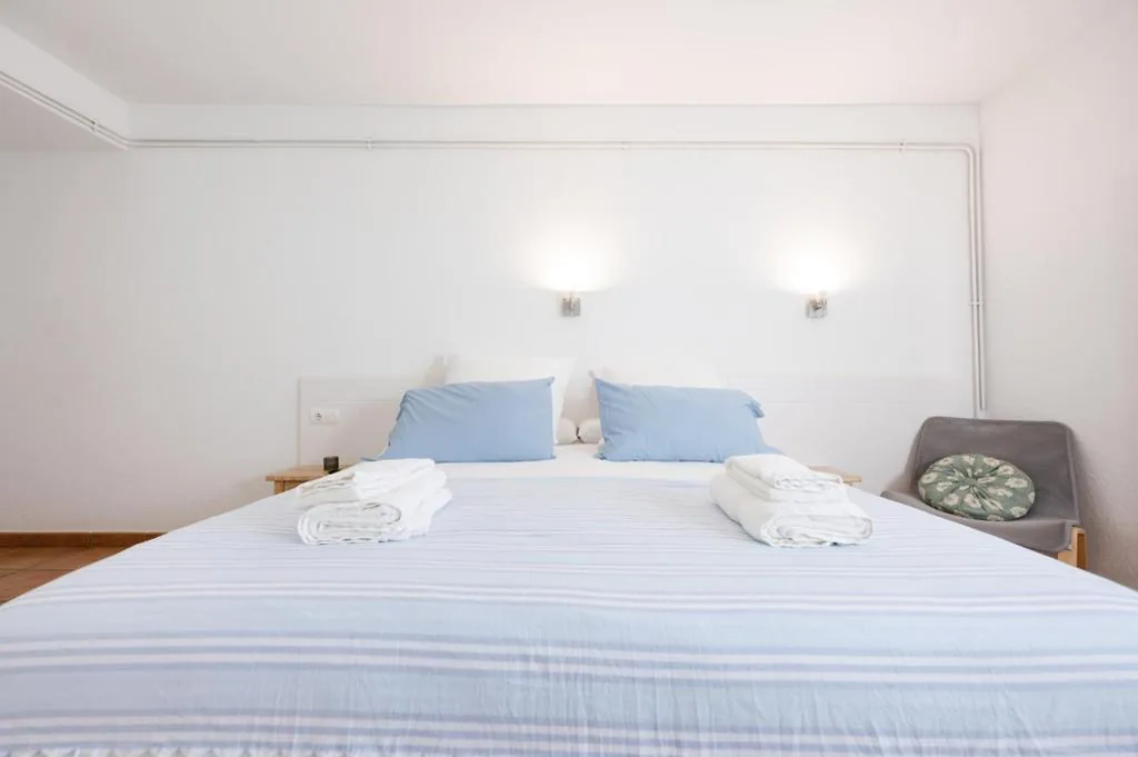 Habitación Doble con baño privado — Hostal el Ranxo