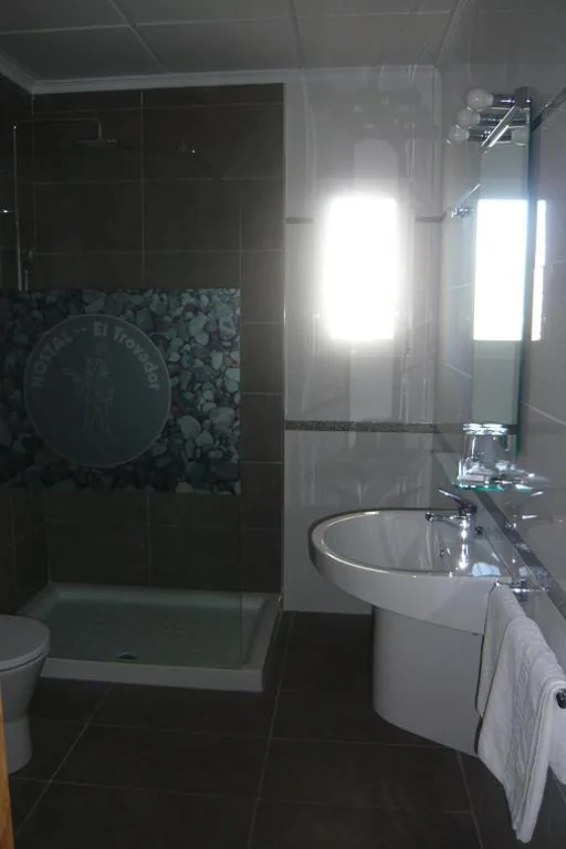 Habitación Triple Estándar — Hostal El Trovador