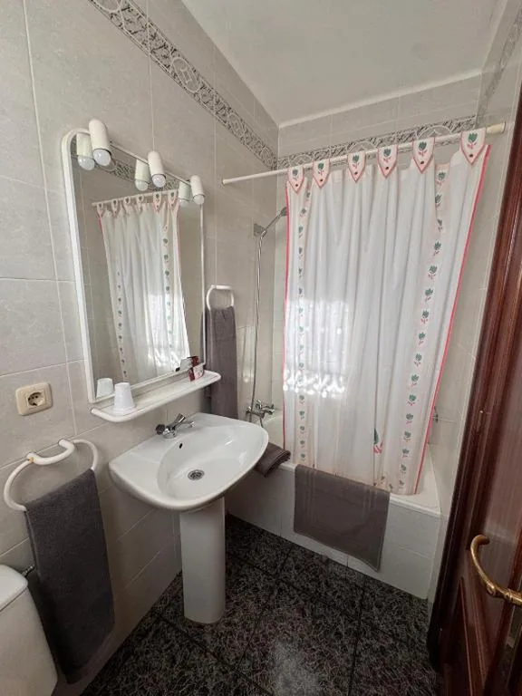 Standaard Tweepersoonskamer - 2 bedden — Hostal El Violí