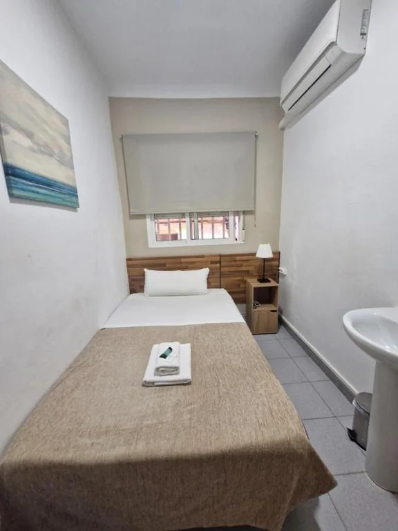 Camera singola con bagno in comune — Hostal Elkano