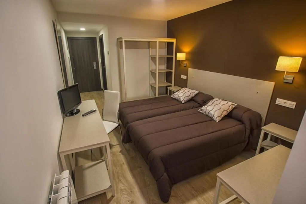 Tweepersoonskamer - 2 bedden — Hostal Elvira