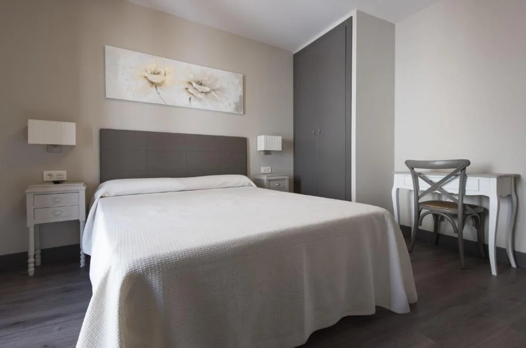 Tweepersoonskamer — Hostal Emeritae