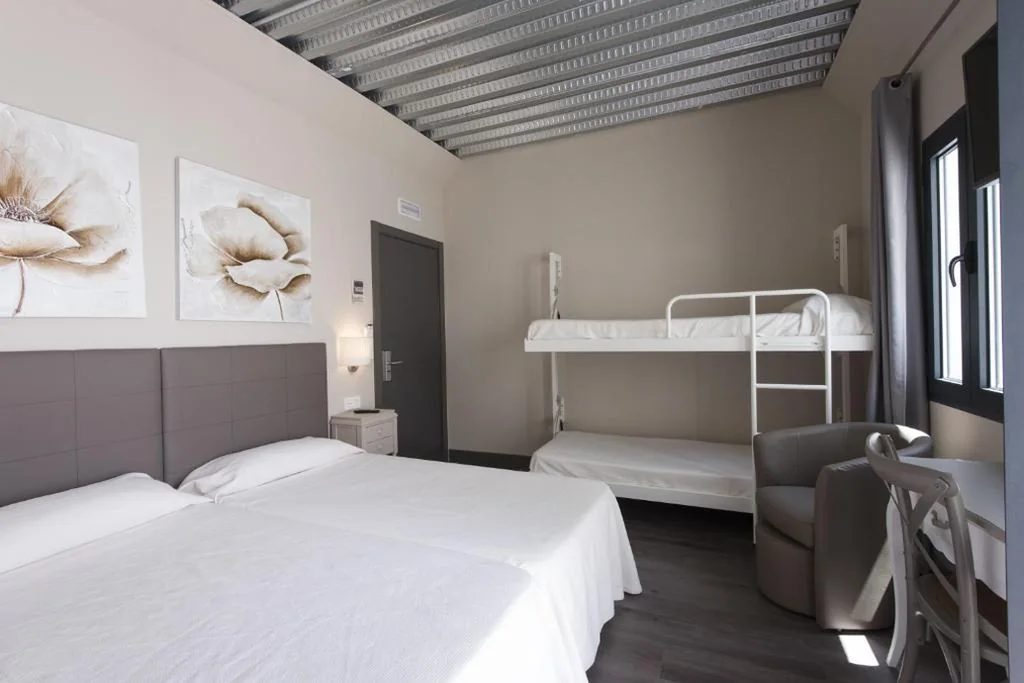 Driepersoonskamer — Hostal Emeritae