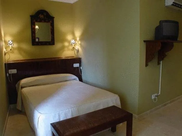 Camera doppia - 1 o 2 letti — Hostal Emilia