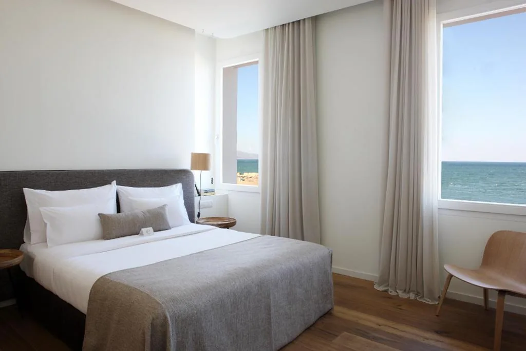 海景双人间 — Hostal Empúries