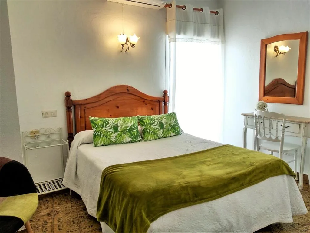 Camera doppia con letto matrimoniale — Hostal Enriqueta