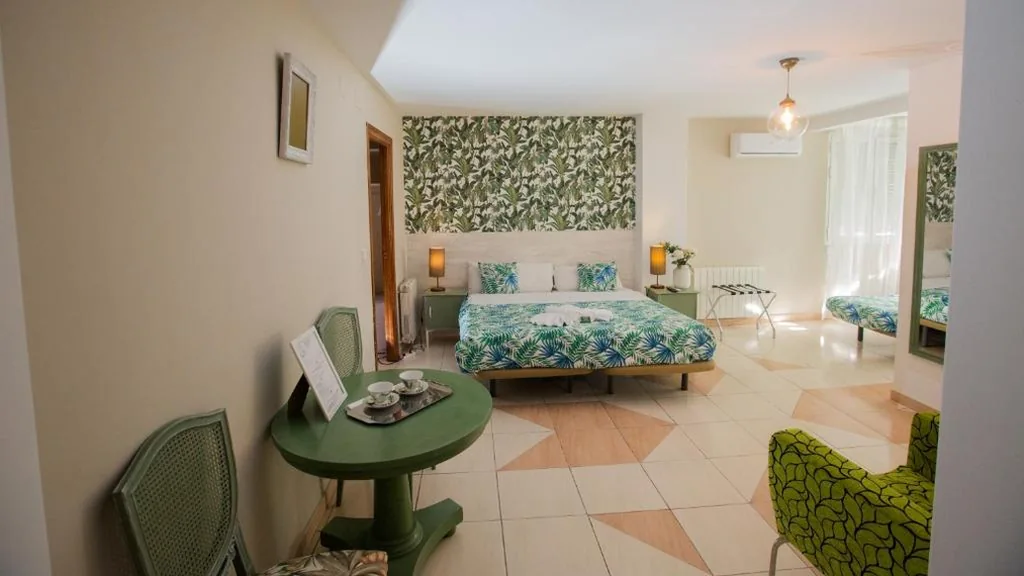 Hostal Escala Suites