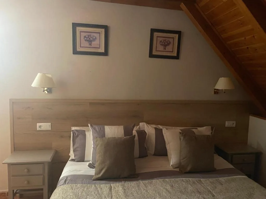 Habitación Doble Pequeña — Hostal Escuils