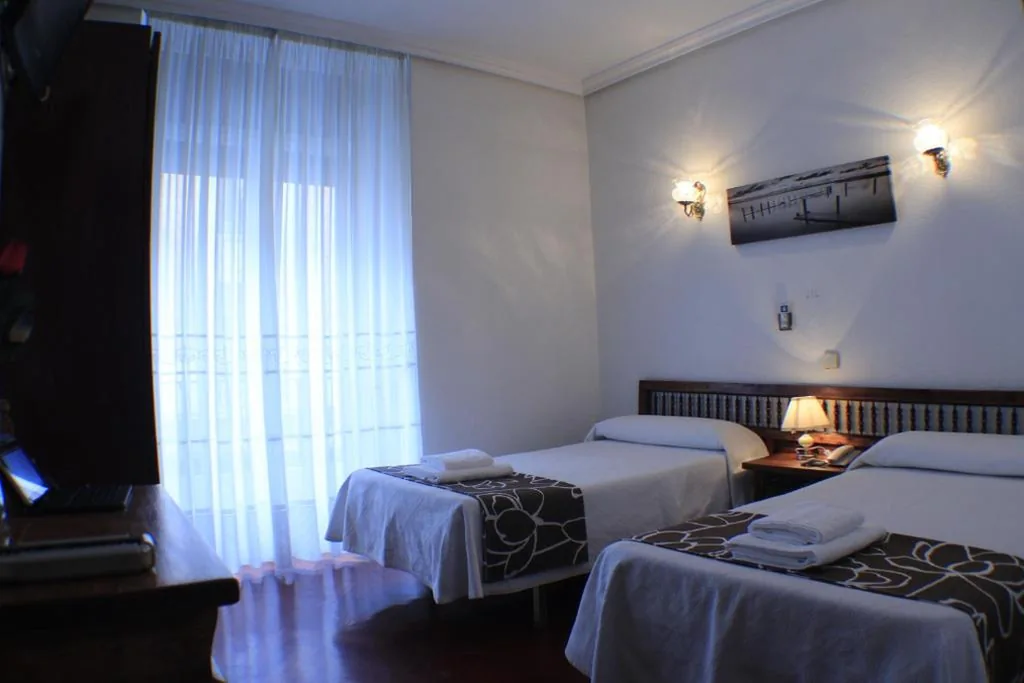 Camera Doppia Standard - 2 letti — Hostal Esmeralda